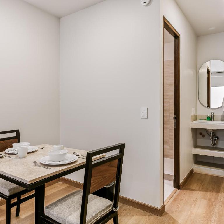 Wenceslao By Homirent - Suite con cama grande y balcón - 19