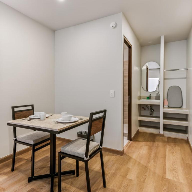 Wenceslao By Homirent - Suite con cama grande y balcón - 21