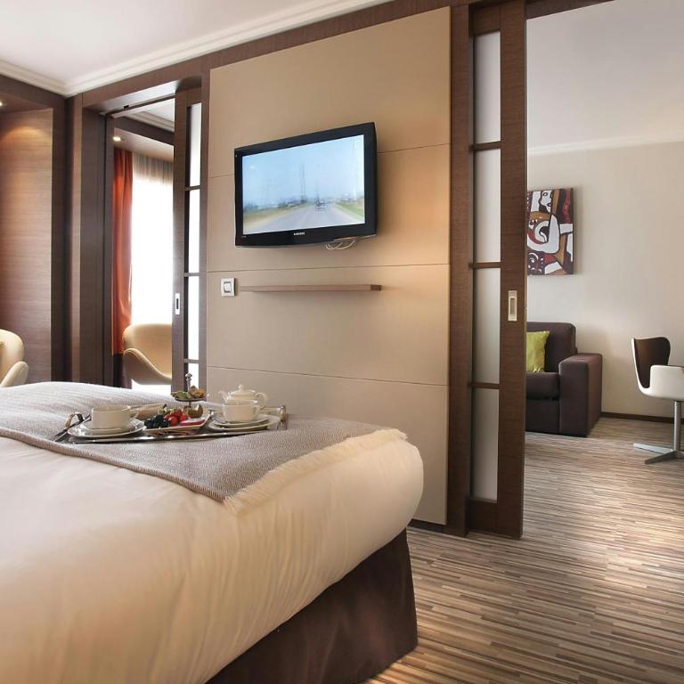AC Hotel by Marriott Ambassadeur Antibes - Juan Les Pins - Suite avec Balcon - Vue sur Ville - 2