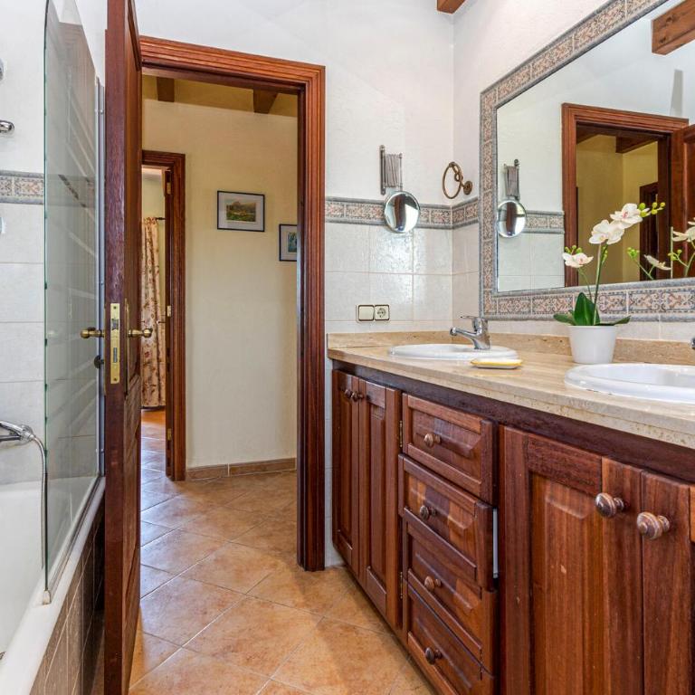 Villa Can Canaveret - Four-Bedroom Vacation Home - 11