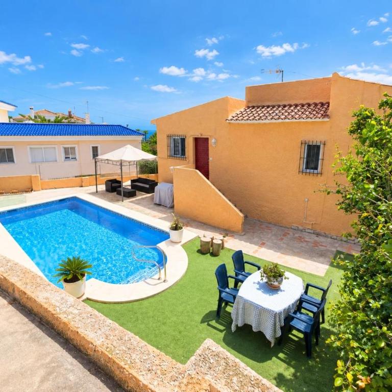 Casa de Playa con Piscina Estilo Rústico - Casa de 3 dormitorios - 4