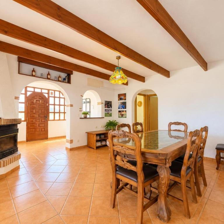 Casa de Playa con Piscina Estilo Rústico - Casa de 3 dormitorios - 35