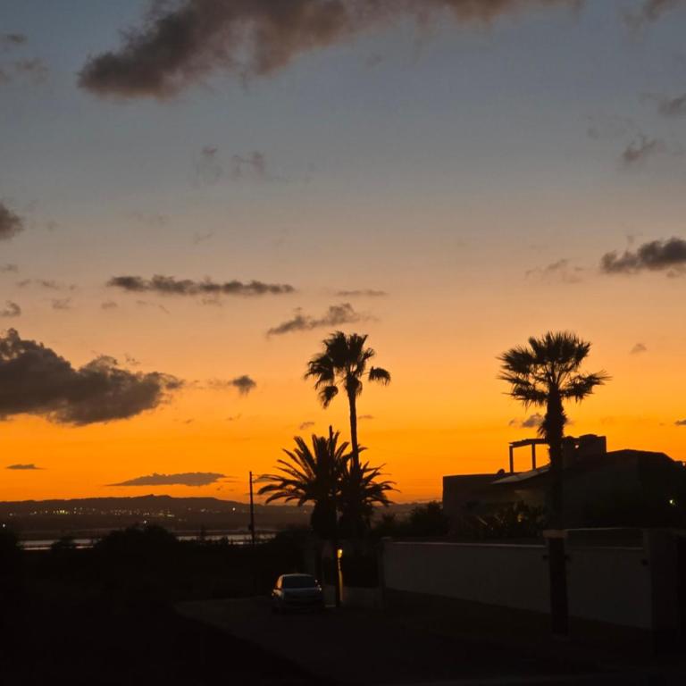 Villa Torrevieja - Sun Retreat, BBQ and Pool - Casa de 3 dormitorios - 12