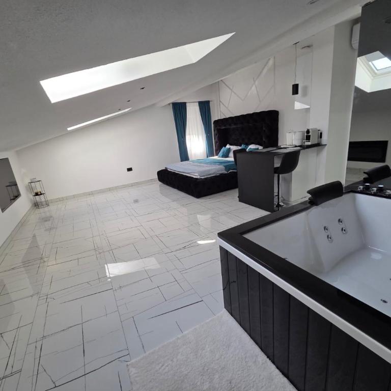 Danube Escape Studio with Jacuzzi & Free Parking - Studio sa Hidromasažnom Kadom - 2