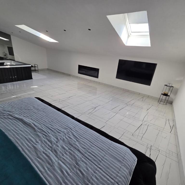 Danube Escape Studio with Jacuzzi & Free Parking - Studio sa Hidromasažnom Kadom - 5