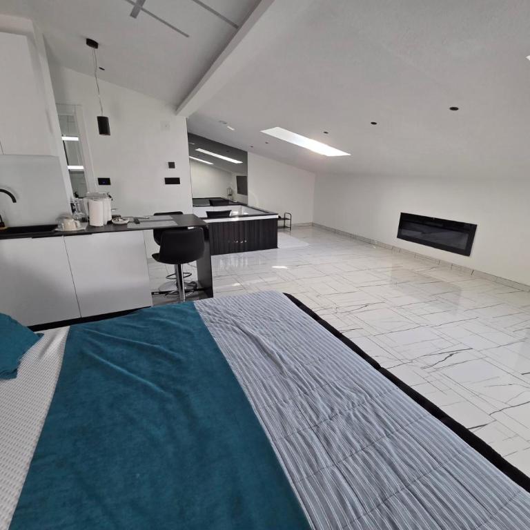 Danube Escape Studio with Jacuzzi & Free Parking - Studio sa Hidromasažnom Kadom - 7