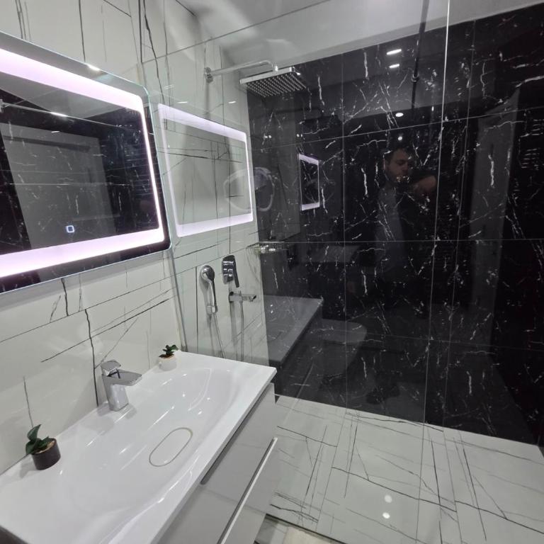 Danube Escape Studio with Jacuzzi & Free Parking - Studio sa Hidromasažnom Kadom - 8