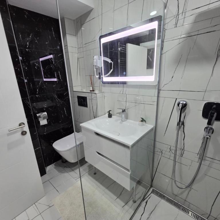 Danube Escape Studio with Jacuzzi & Free Parking - Studio sa Hidromasažnom Kadom - 3
