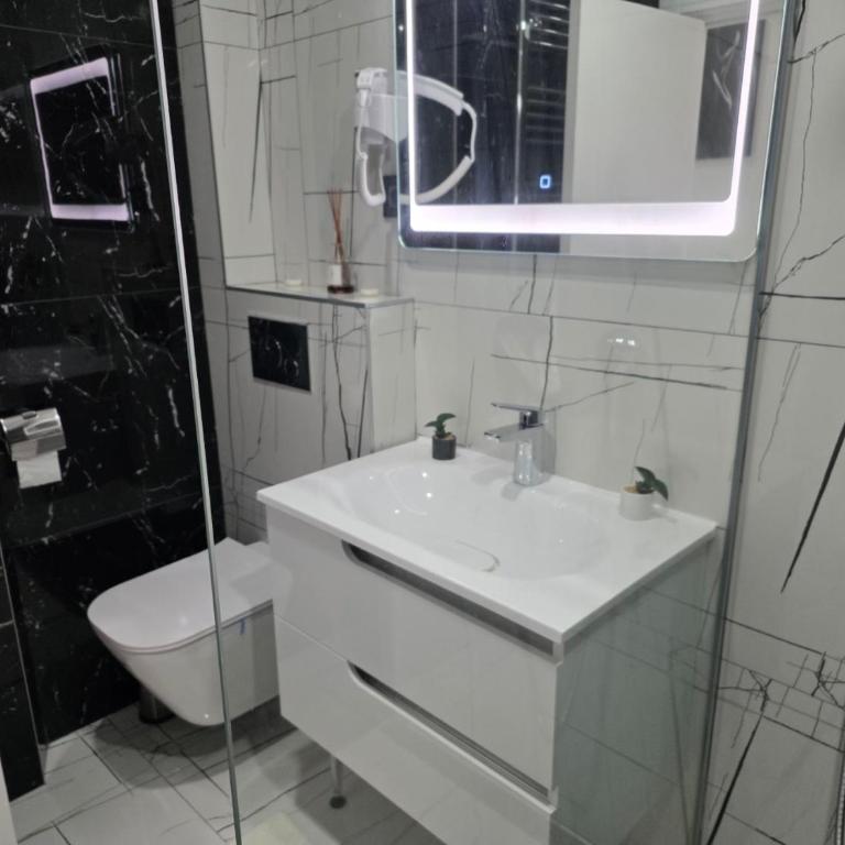 Danube Escape Studio with Jacuzzi & Free Parking - Studio sa Hidromasažnom Kadom - 11