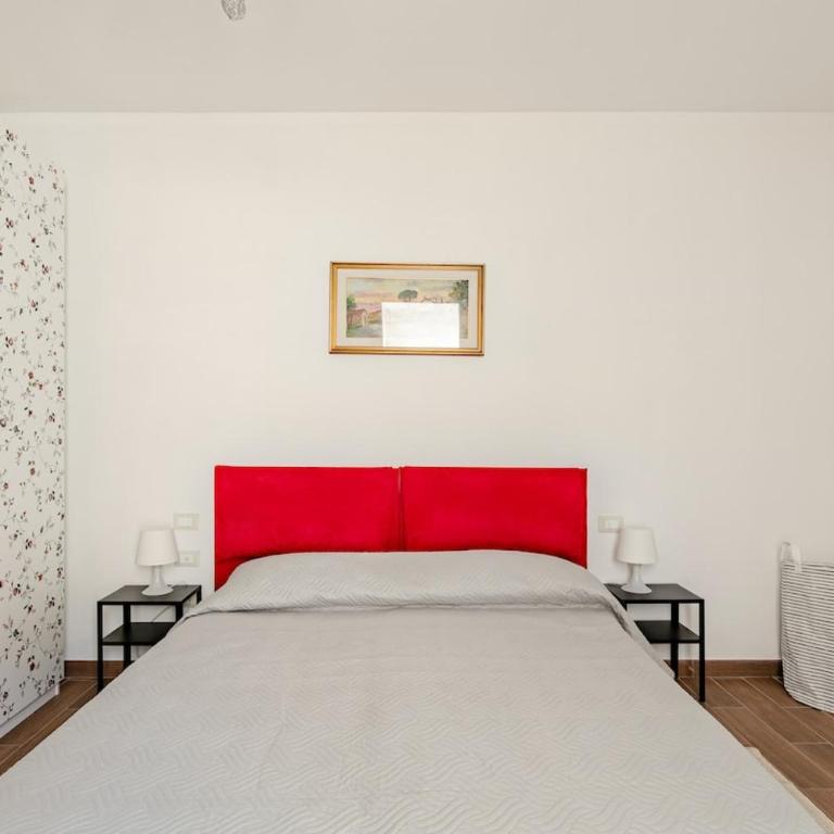 Central Florence Terrace and Garage - Two-Bedroom Apartment - 4