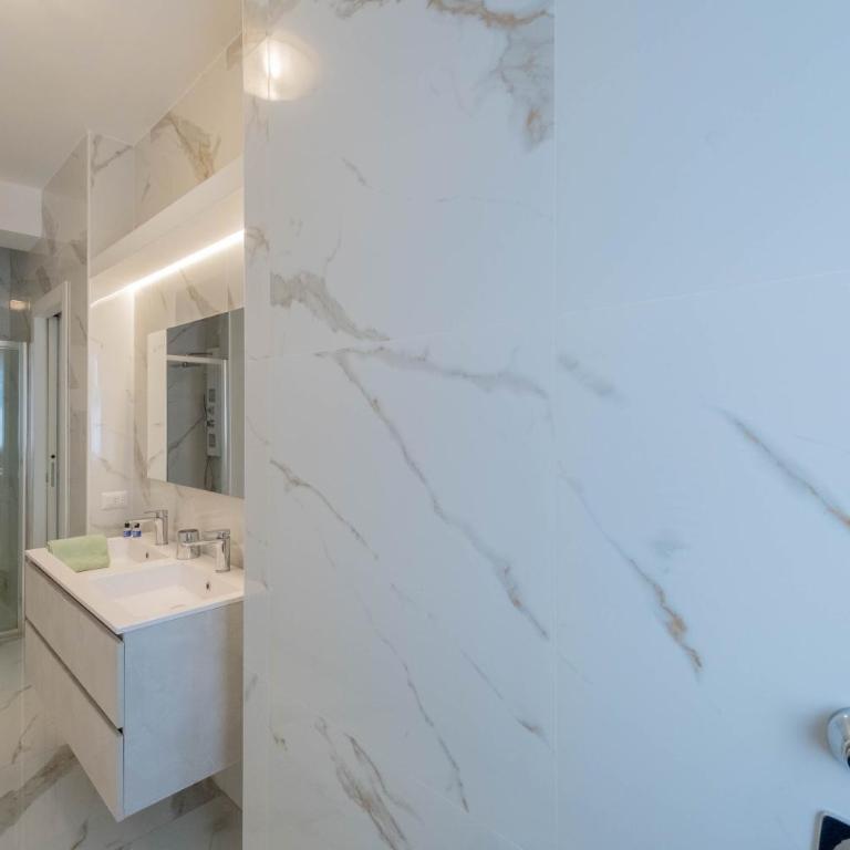 M.Aurelio (Nolo) Green - One-Bedroom Apartment - 12