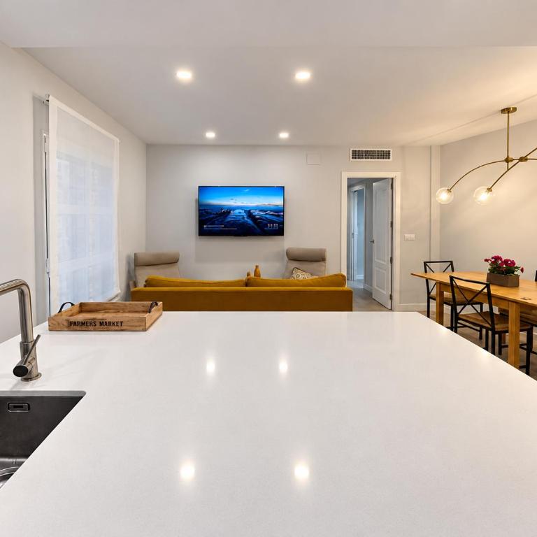 La Casa de Lineros - Three-Bedroom Apartment - 17