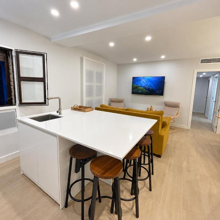 La Casa de Lineros - Three-Bedroom Apartment - 2