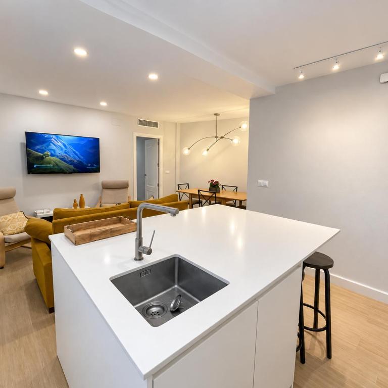 La Casa de Lineros - Three-Bedroom Apartment - 11