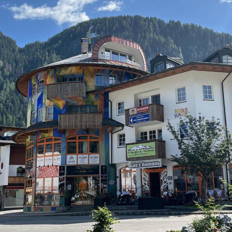 Unique Tower Apartment with Mountain View - Appartamento con 2 Camere da Letto - 33