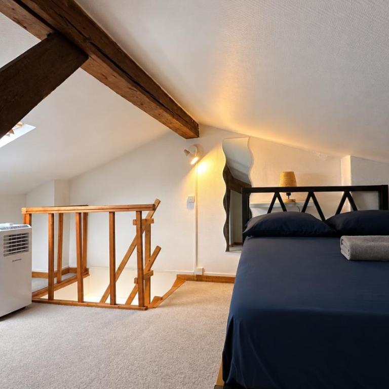 Eiffel Tower 1BR Mezzanine Apartment with Netflix - Appartement 1 Chambre - 10