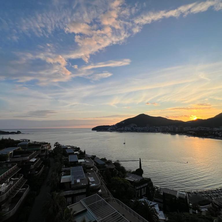Harmonia Apartments near Shabbat House - Deluxe One-Bedroom Apartment with Harbour View - 17