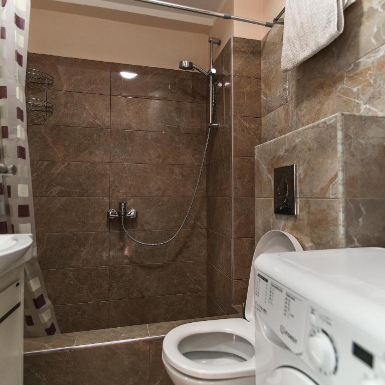 Harmonia Apartments near Shabbat House - Deluxe One-Bedroom Apartment with Harbour View - 10