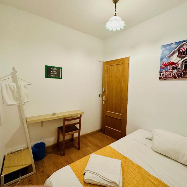 Rooms in Madrid Downtown - Chambre Double Économique - 2
