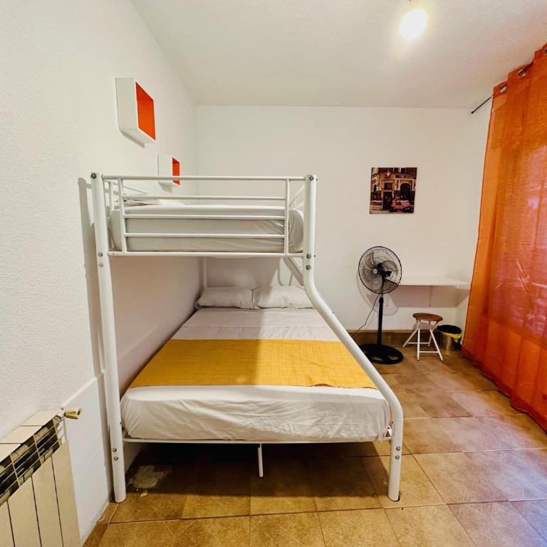Rooms in Madrid Downtown - Chambre Triple Classique - 1