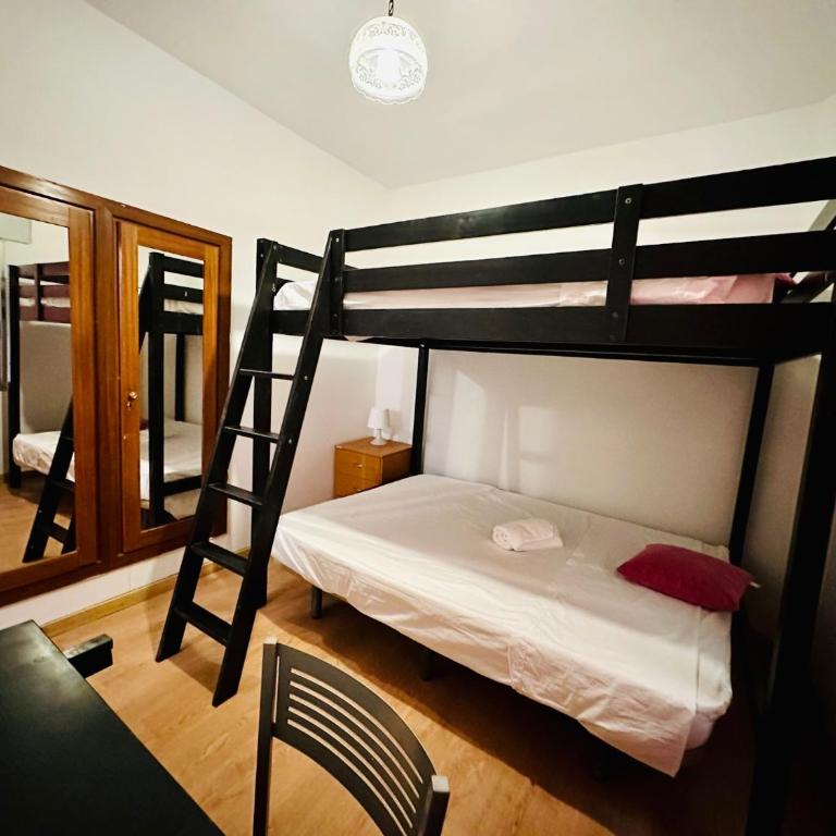Rooms in Madrid Downtown - Chambre Triple Économique - 2