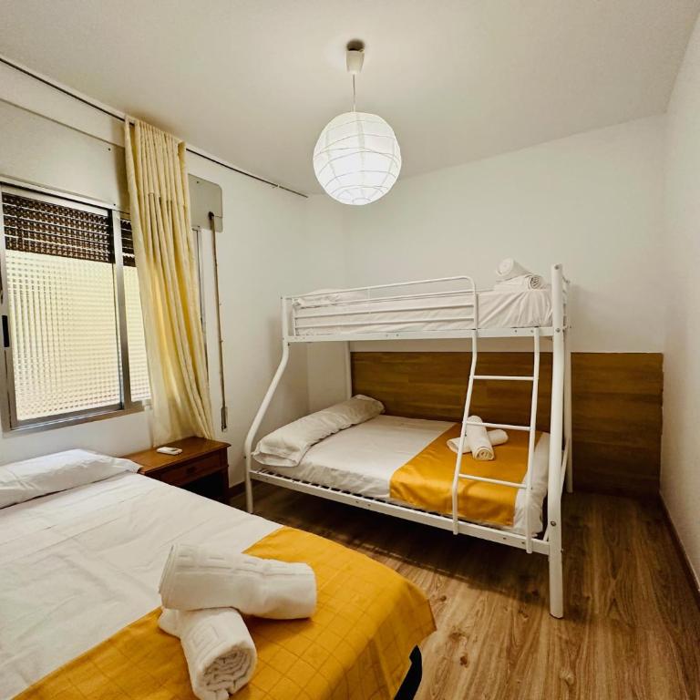 Rooms in Madrid Downtown - Chambre Quadruple Économique - 1