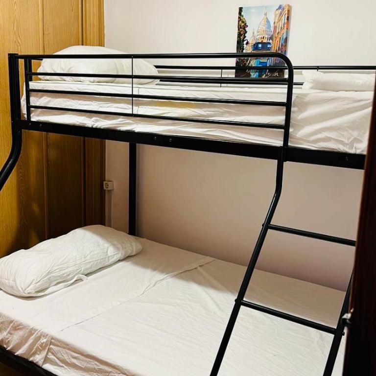 Rooms in Madrid Downtown - Chambre Quadruple Économique - 1