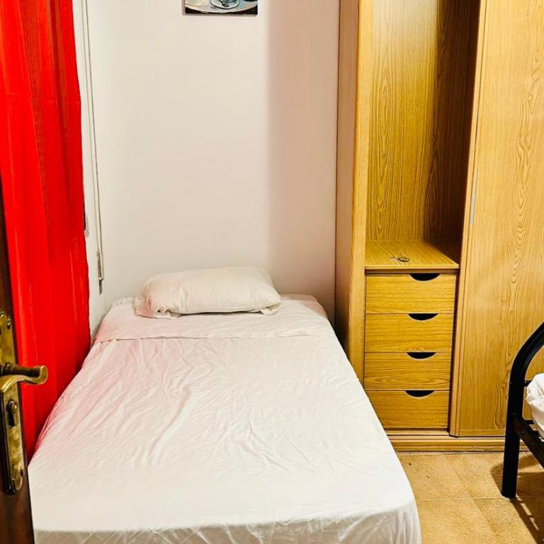 Rooms in Madrid Downtown - Chambre Quadruple Économique - 3