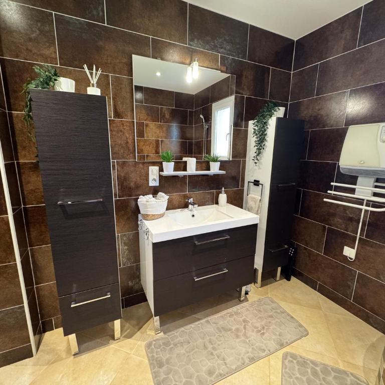 L'Oasis Ardéchois - Three-Bedroom Villa - 33