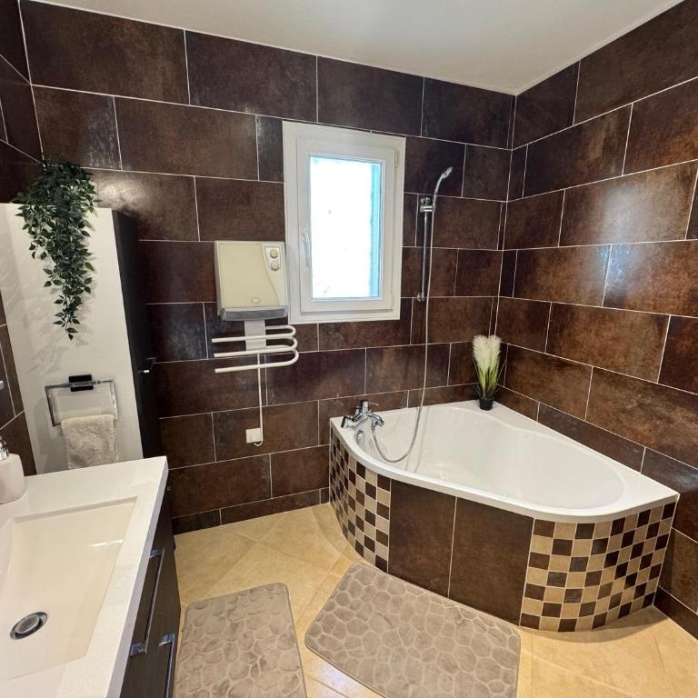 L'Oasis Ardéchois - Three-Bedroom Villa - 34