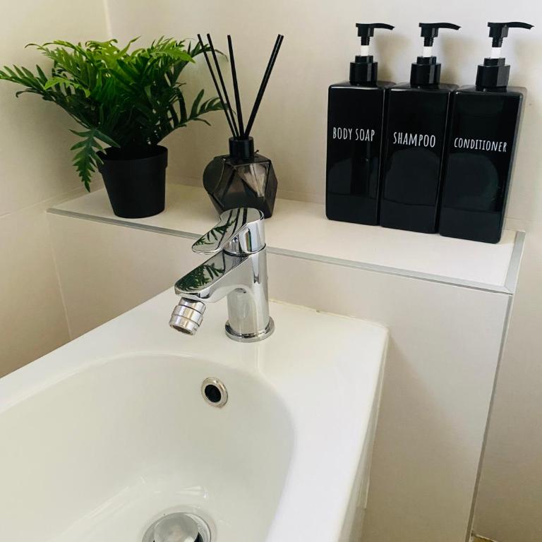 Urban Suite- Holiday Rooms - Camera Singola con Bagno in Comune - 15