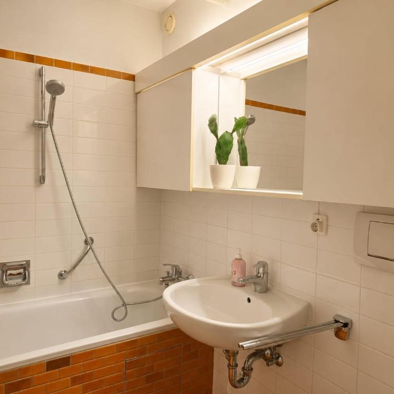 6 stops away from Octoberfest - Apartment with Balcony - 2