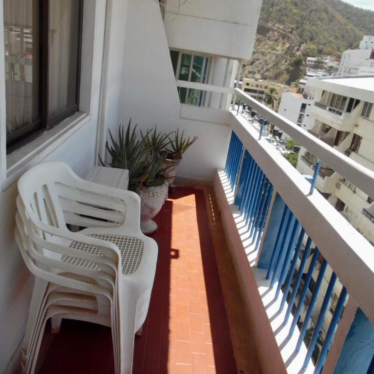 Karey 906 Rodadero - Three-Bedroom Apartment with Sea View - 10