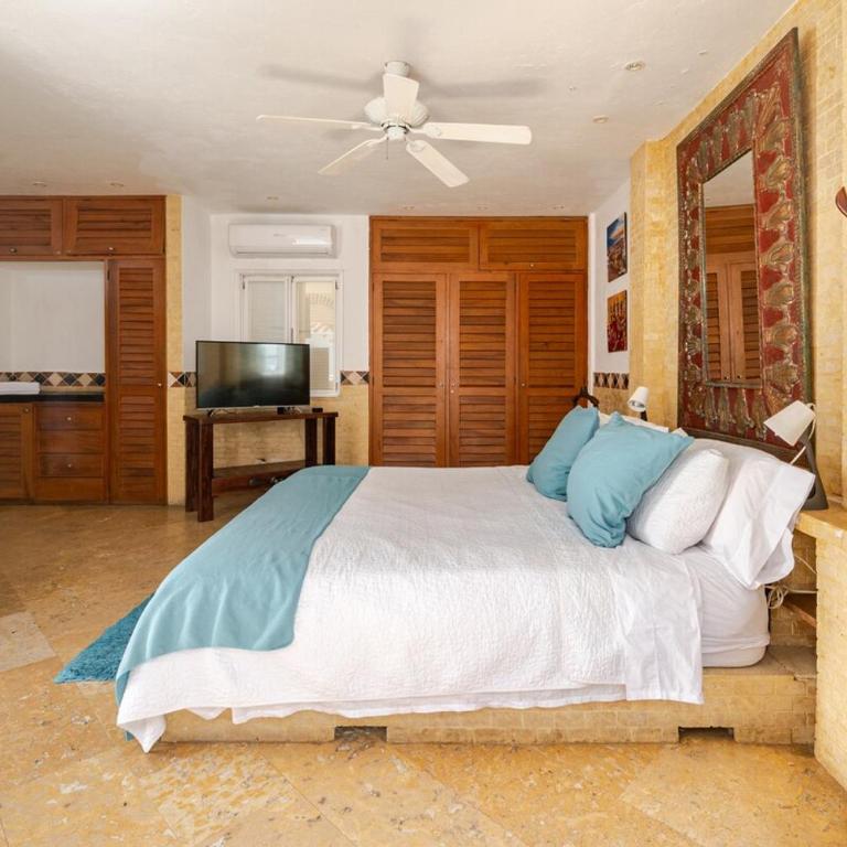 Luxury 5 Bedroom Old Town House - Villa - 56
