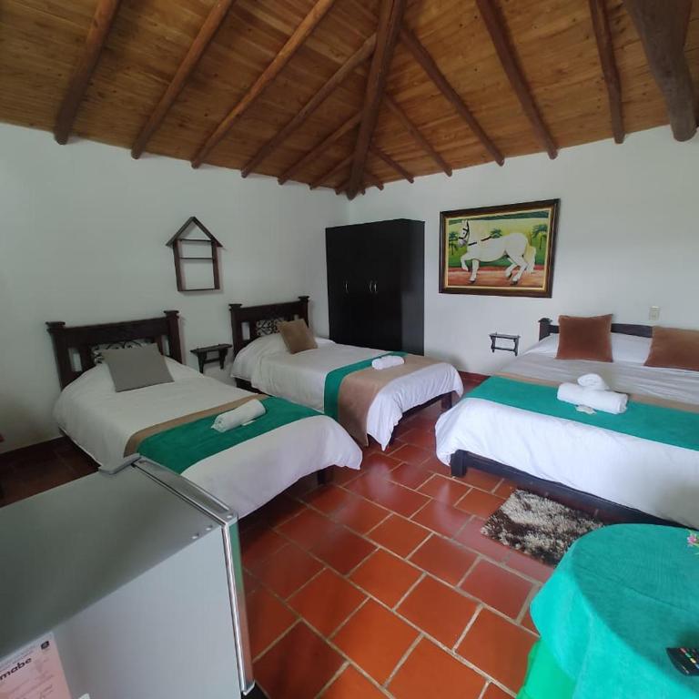 Hotel Campestre la Loma curiti - Habitación Cuádruple Deluxe - 5