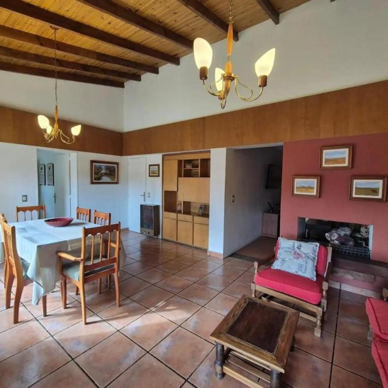 Tu hogar en Río Gallegos, Santiago al 468 - Four-Bedroom House - 1