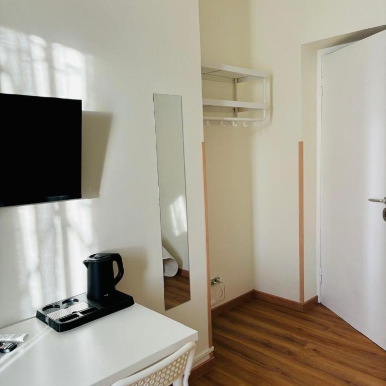 Eva Suites - Camera Matrimoniale con Bagno Privato - 9