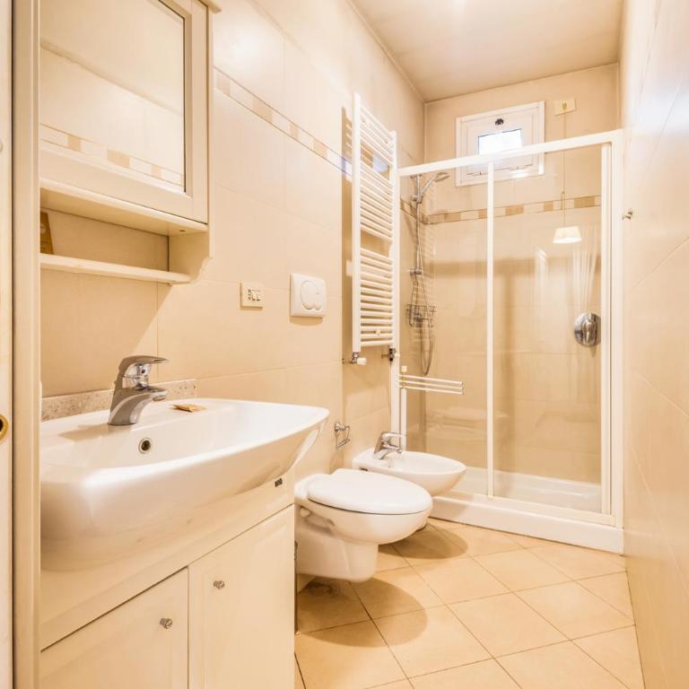 A Due Passi dal Duomo Suite Via Torino 2 Pax - Appartamento con 1 Camera da Letto - 2