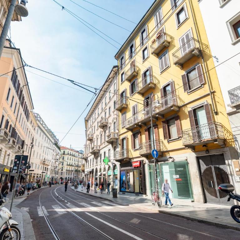 A Due Passi dal Duomo Suite Via Torino 2 Pax - Appartamento con 1 Camera da Letto - 5