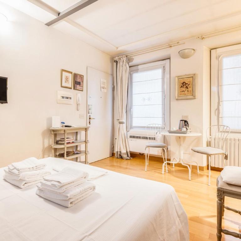 A Due Passi dal Duomo Suite Via Torino 2 Pax - Appartamento con 1 Camera da Letto - 10
