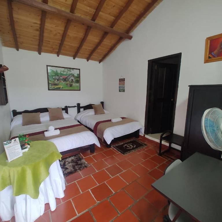 Hotel Campestre la Loma curiti - Habitación Triple Deluxe - 8