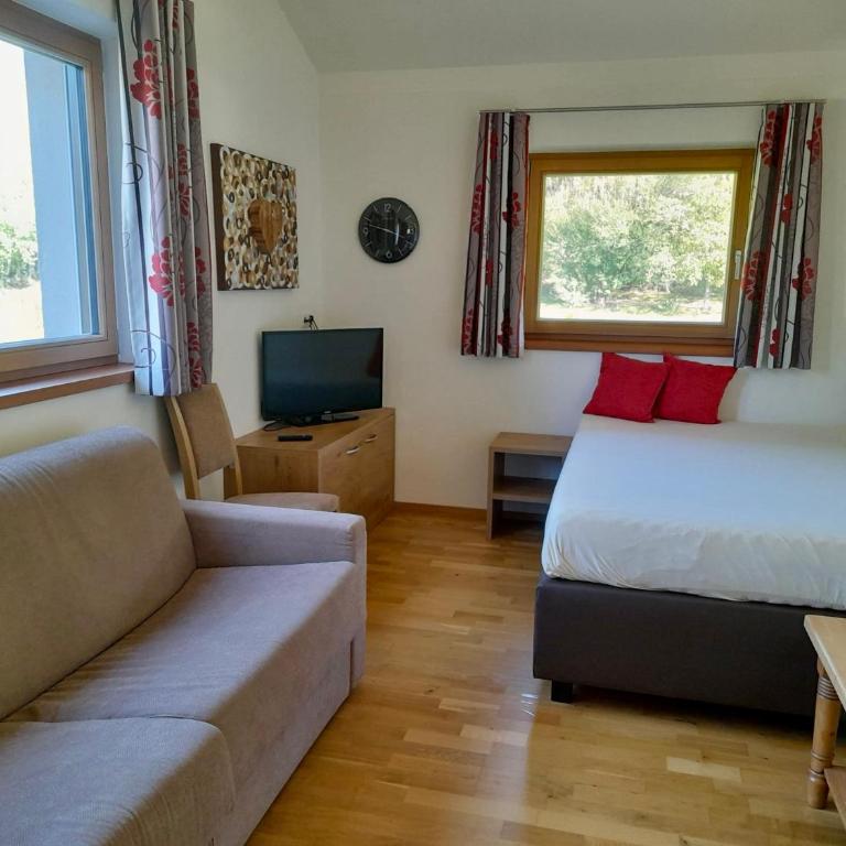 Frunhaus - Zimmer, Apartments, Ferienwohnungen - Apartamento de 2 dormitorios con balcón y terraza - 4