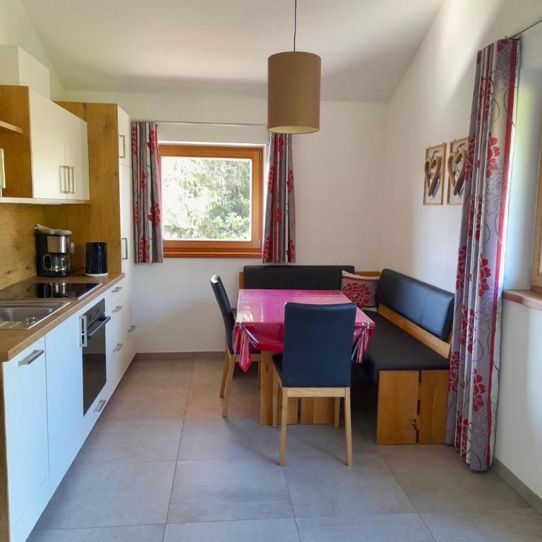 Frunhaus - Zimmer, Apartments, Ferienwohnungen - Apartamento de 2 dormitorios con balcón y terraza - 3