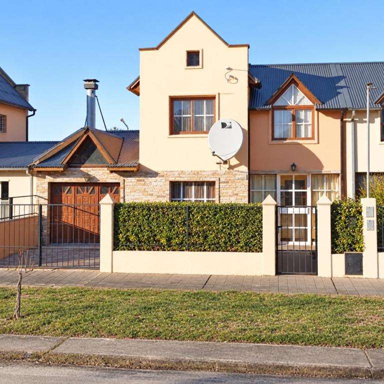 Tu hogar en Río Gallegos, Santiago al 468 - Four-Bedroom House - 2