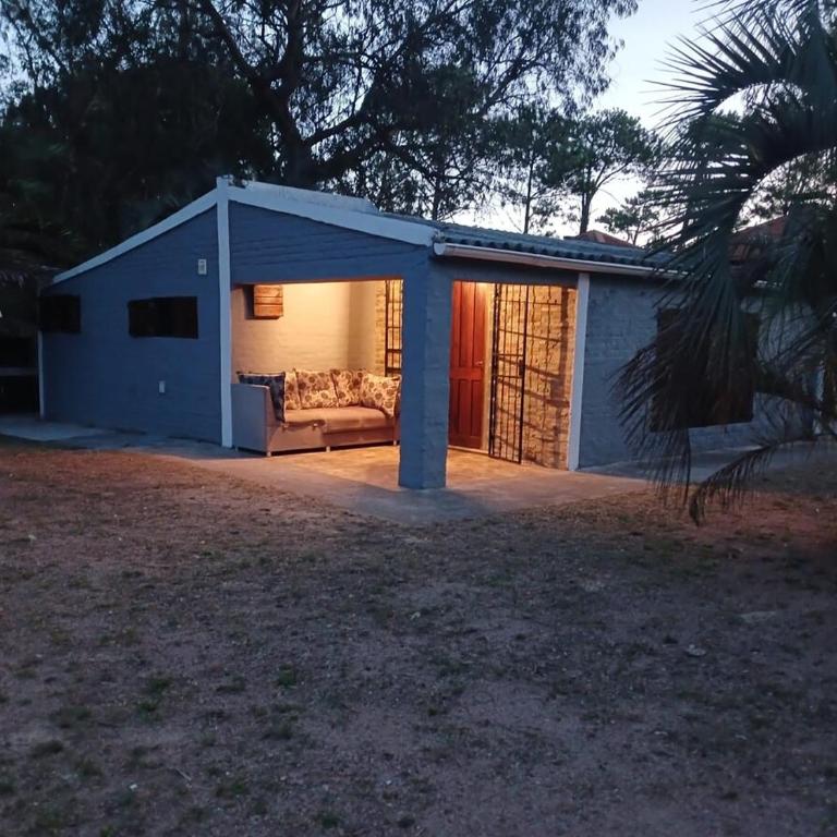 Hermosa casa a metros de la playa en la Esmeralda Rocha - Casa de 3 dormitorios - 1
