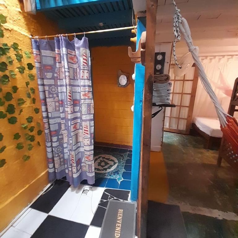 Hospedaje Pirata Express - Family Room with Private Bathroom - 6