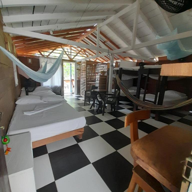 Hospedaje Pirata Express - Family Room with Private Bathroom - 14