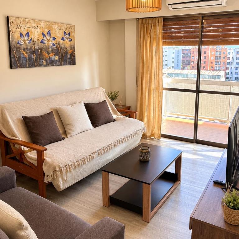 Dpto zona Shopping PATIO OLMOS con balcón - Two-Bedroom Apartment - 1