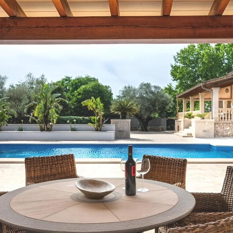 Lujosa Finca con piscina y aacc para 6 personas - Casa de 3 dormitorios - 4