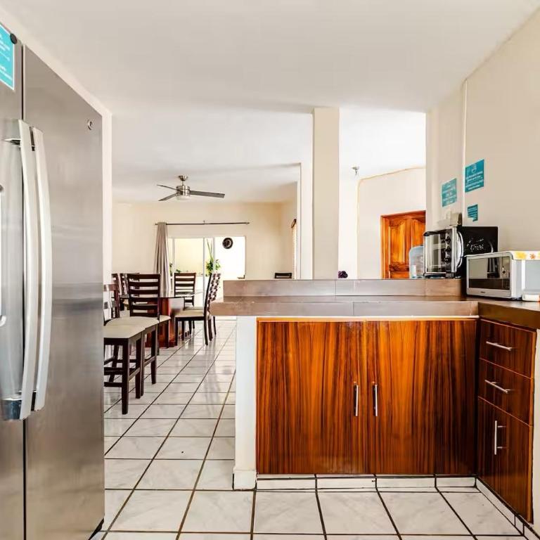 Casa cerca del mar! 4 Habitaciones con aire acondicionado - Four-Bedroom House - 35